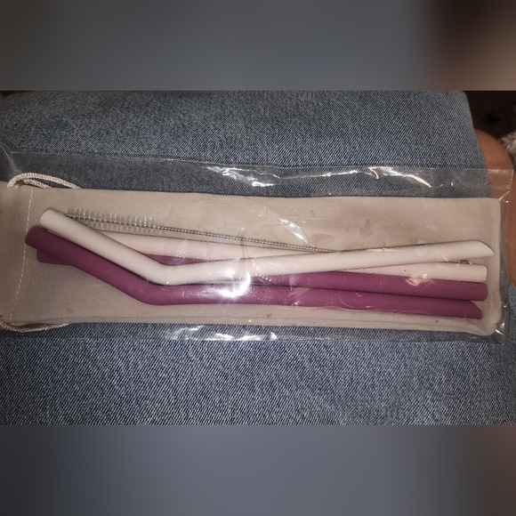 Other - 4 NEW Silicone Straws plus straw cleaning brush &‎ soft drawstring storage bag.